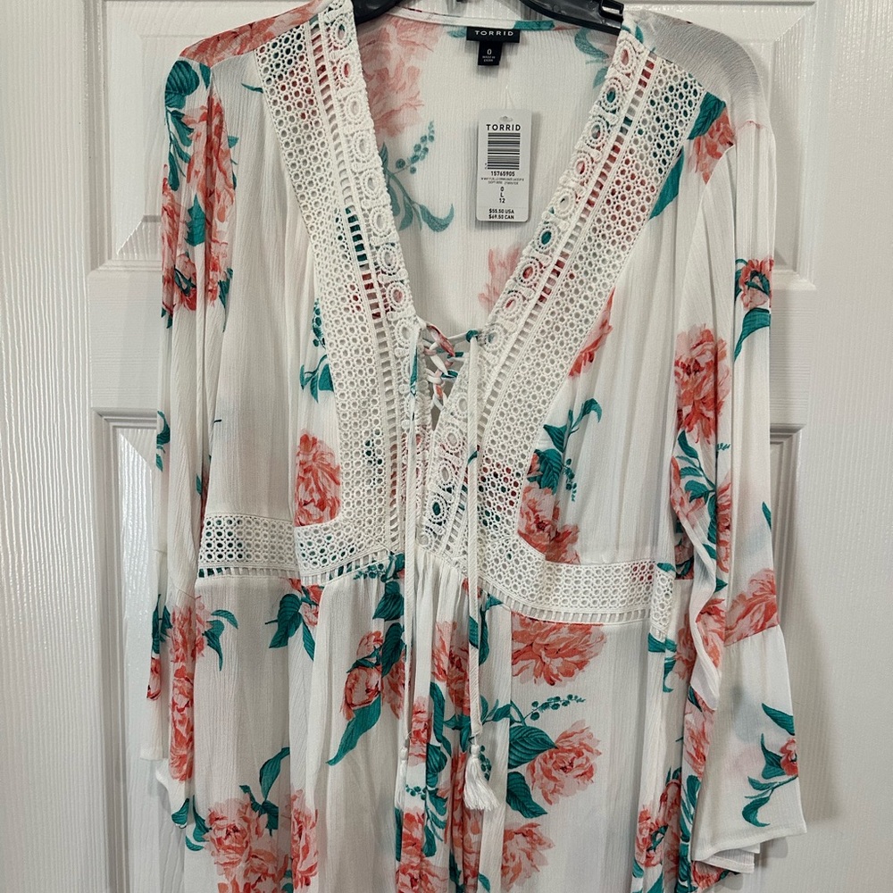 NWT Torrid Floral Top w/tie up front